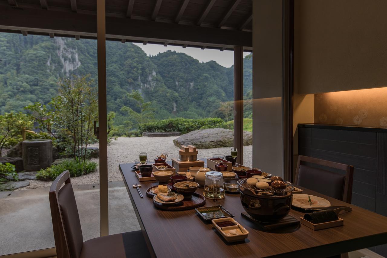 Okuhita Onsen Umehibiki Hotel Bagian luar foto